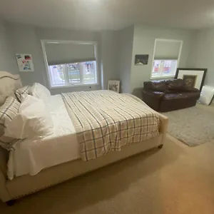 Homestay Peacefully Redifined, Hamilton