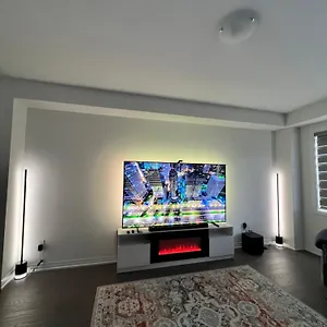 Villa Brand New 4 Bedroom By Airport!, Hamilton